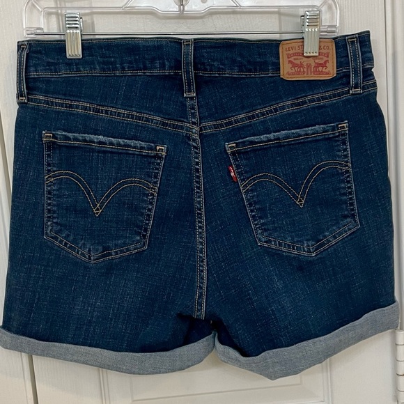 Levi’s Mid Length Shorts- Sz 30 EUC-Med/Dark Wash with Cuffs & Whiskering @Hips - Picture 7 of 7